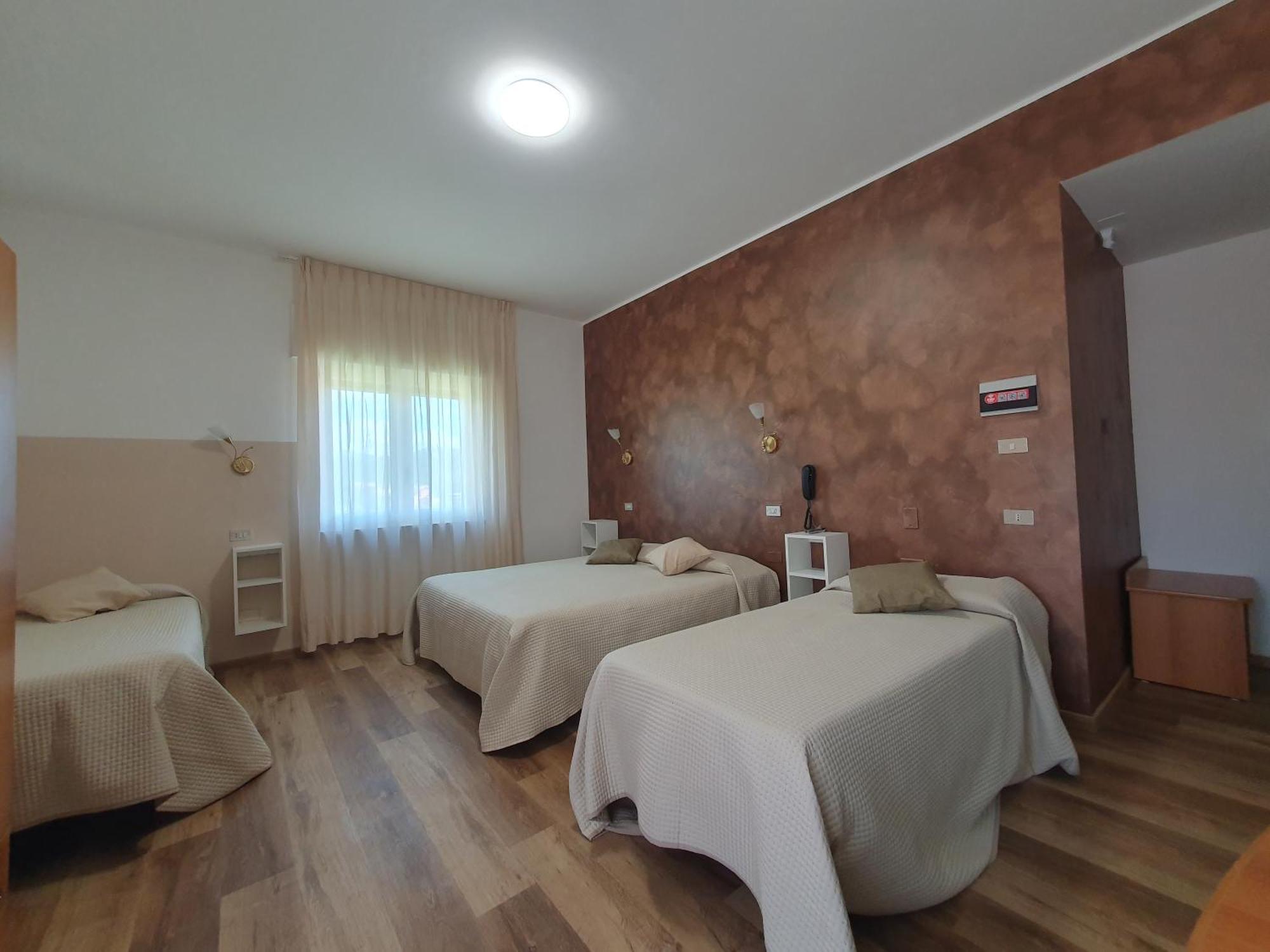 Hotel Ristorante Supersonik Acri Екстер'єр фото