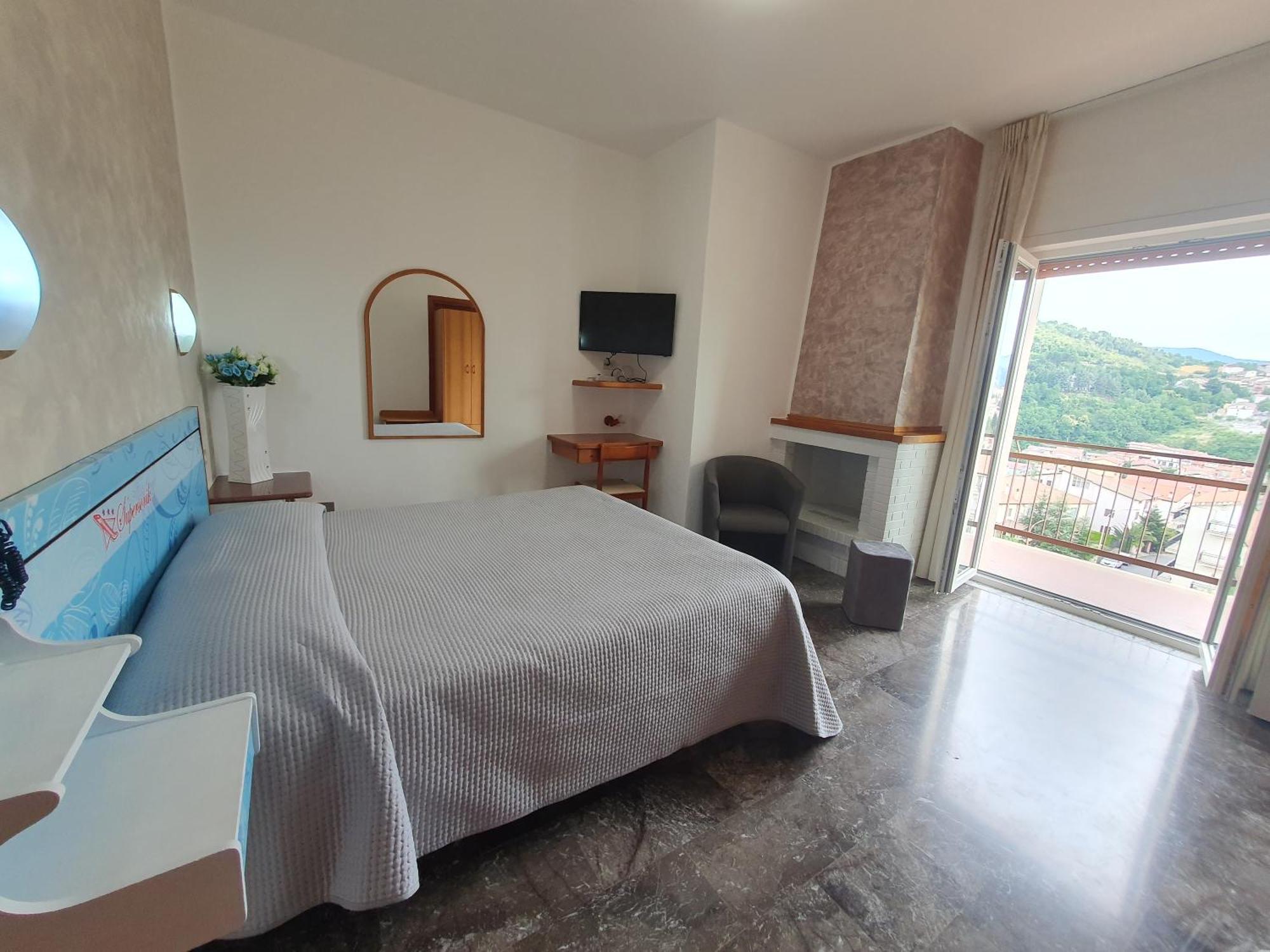Hotel Ristorante Supersonik Acri Номер фото