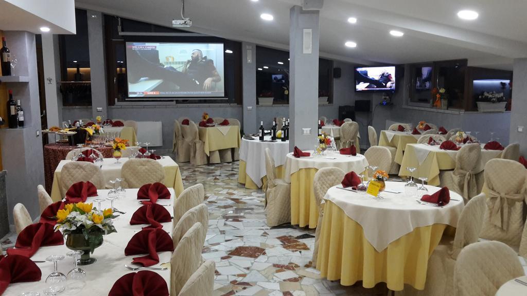 Hotel Ristorante Supersonik Acri Екстер'єр фото